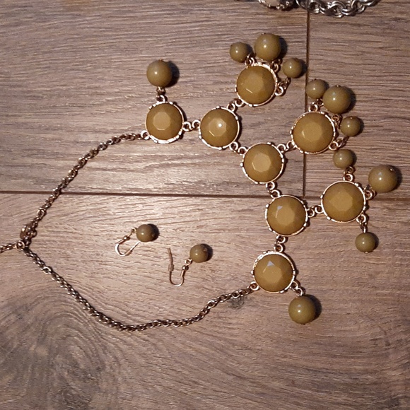 Costume jewelry bundle lot #3 - Picture 2 of 11